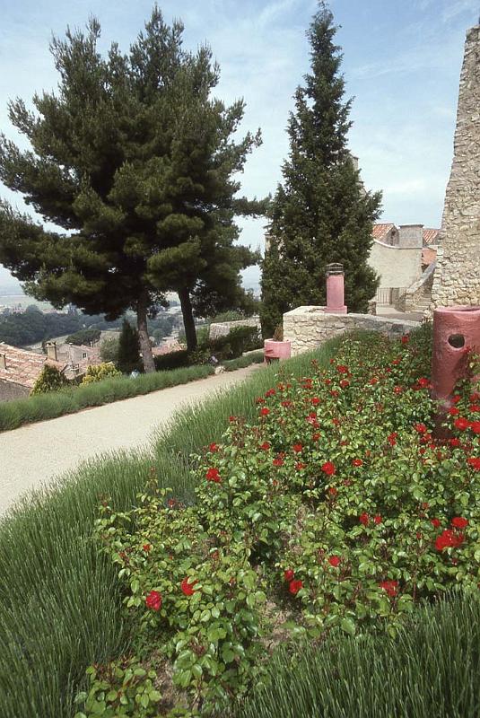 France 97 Gigondas Church.jpg